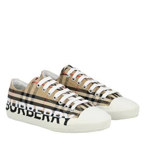 burberry shoes price in rands.